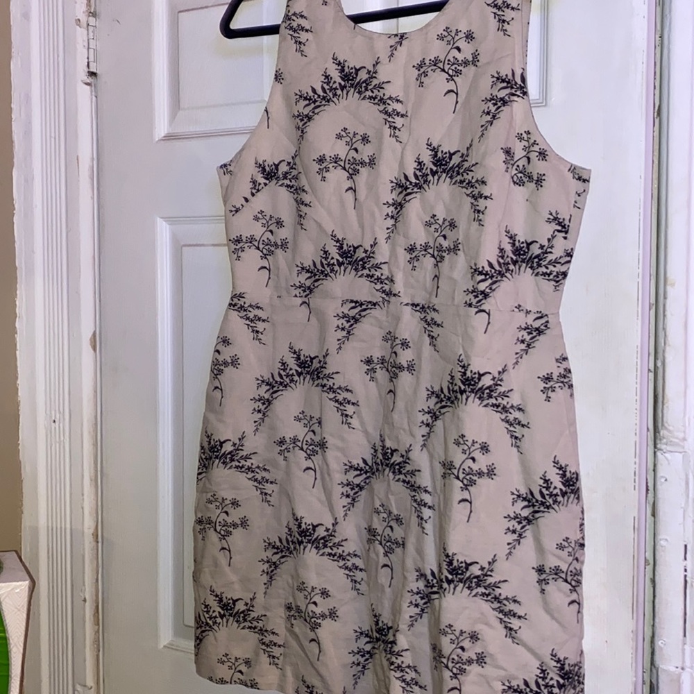 Gap linen blend dress. Runs very small. Brand new with tags